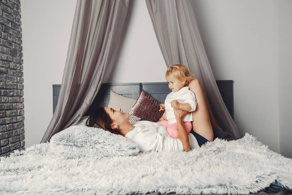 beautiful-mother-with-little-daughter_1157-19074.jpg beautiful-mother-with-little-daughter_1157-19074.jpg